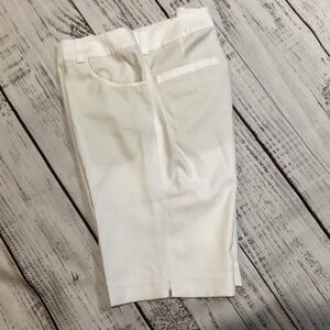 708. Adidas ClimaLite White Golf Shorts NWOT Size 10